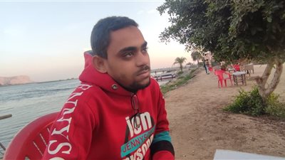 شاب مريض فشل كلوي بسوهاج يستغيث: محتاج زراعة كلية ونفسي حد يساعدني