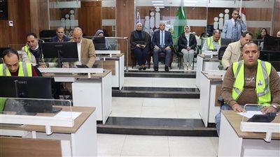 محافظ القليوبية يتابع انطلاق اليوم الأول لجولة إعادة انتخابات النواب من غرفة عمليات الشبكة الوطنية 