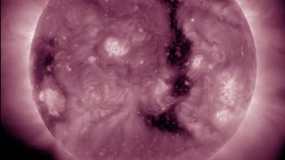 رصد ثقب ضخم في الغلاف الجوي للشمس.. وتأهب لعاصفة مغناطيسية غدا الخميس