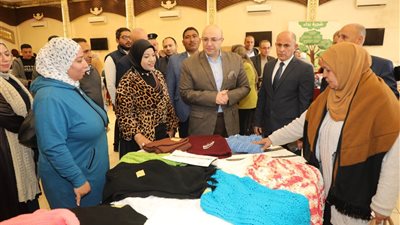 محافظ بني سويف يتفقد معرض الأسر المُنتجة ضمن مشروعات التمكين الاقتصادي للتضامن الاجتماعي