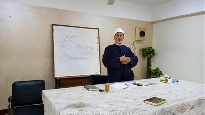 خلال محاضرته بالمركز الثقافي: وكيل اوقاف بني سويف يتناول عدة قضايا فكرية ودعوية أهمها تعزيز القيم الأخلاقية والوطنية