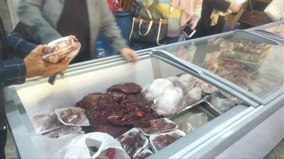 تموين القليوبية يضبط 160 كجم مصنعات لحوم ودواجن مجهولة المصدر بالخانكة ويحرر 25 محضرًا تموينيًا