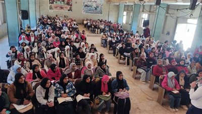 إقبال واسع من الطلاب على القوافل التعليمية المجانية برعاية مجلس الوزراء في الأقصر