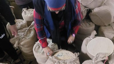 ضبط 4 أطنان جبنة رومي وكبدة فاسدة في ثلاجة مجمدات بشبرا الخيمة