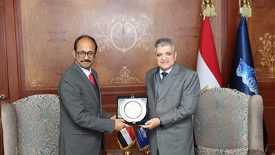 الفريق أسامة ربيع لـ ممثل الأمين العام للأمم المتحدة: تحسن معدلات الملاحة بقناة السويس خلال الفترة الماضية