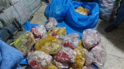 ضبط أكثر من 200 كيلو لحوم غير صالحة للاستخدام الآدمي بأحد مطاعم الغردقة| صور