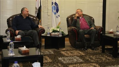 محافظ أسيوط يلتقي رئيس الطائفة الإنجيلية بمصر لبحث عدد من المشروعات التنموية المشتركة