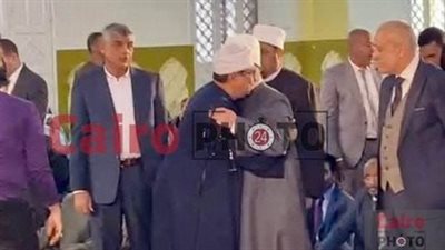 نجل شيخ الأزهر يؤدي الجمعة مع وزير الأوقاف ومحافظ الأقصر