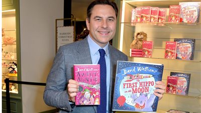 بسبب تهمة التحرش.. دار نشر بريطانية تنهي تعاقدها مع ديفيد ويليامز أشهر مؤلفي كتب الأطفال في المملكة المتحدة 
