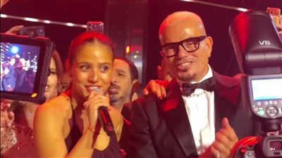 عمرو دياب لـ ابنته جنا: شيلتيني السنة دي وأنتي اللي نجحتيني