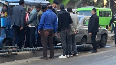 زحام أمام نادي الجمهورية بالمنوفية بعد تصادم سيارة ملاكي بعامود إنارة في الجزيرة الوسطى| صور