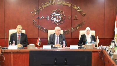 وزير التعليم العالي يترأس اجتماع معهد بحوث الإلكترونيات.. ويؤكد دعم الباحثين والمبتكرين لتعزيز مكانة البحث العلمي 
