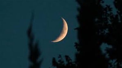 شاهد ليلًا.. هلال رجب يزين سماء الوطن العربي