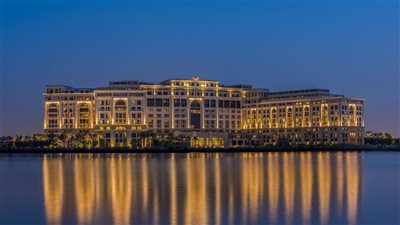 فندق بلازو ڤيرساتشي دبي يُعلن إطلاق أول نظام ضيافة يعمل بالذكاء الاصطناعي بالتعاون مع شركة 