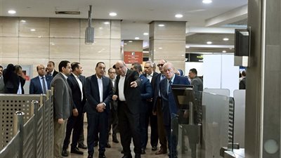 مدبولي: توجيهات رئاسية بضرورة اتباع منظومة تشغيل متطورة بمطار القاهرة الدولي