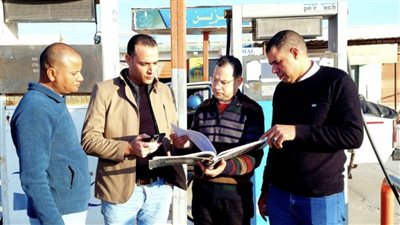 ضبط 3 محطات وقود قبل بيعها 47 ألف لتر مواد بترولية في السوق السوداء بالبحيرة