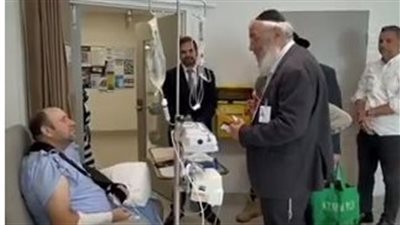 والد أحمد الأحمد.. أول سوري مسلم يضيء شمعة عيد الأنوار في أستراليا تكريمًا لشجاعة نجله|صور