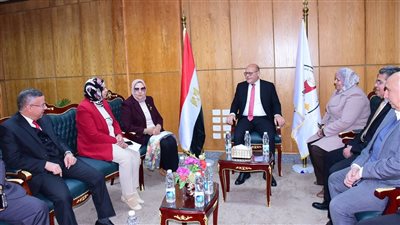 للمرة الأولى.. رئيس جامعة سوهاج يستقبل لجنة قطاع التمريض بالأعلى للجامعات