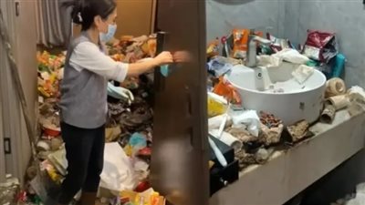 بسبب نزيل مُهمل| غرفة فندق تتحول إلى مكب نفايات في الصين.. ما القصة؟