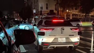 بسبب انقطاع الكهرباء.. فوضى مرورية في أمريكا بعد تعطل سيارة أجرة ذاتية القيادة 