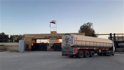 الهلال الأحمر المصري يرسل 130 ألف سلة غذائية.. و22 ألف قطعة ملابس شتوية إلى غزة