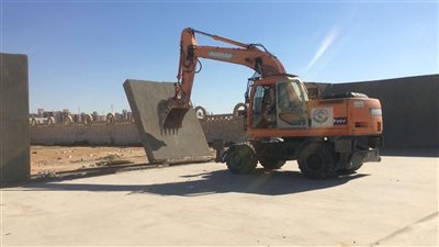 جانب من سحب الأراضي المخالفة