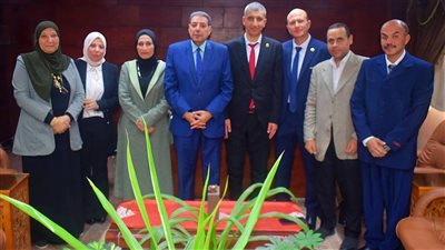 عادل عتلم يلتقى بمديرى المدارس خريجى المبادرة الرئاسية 