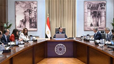 جانب من اجتماع رئيس الوزراء 