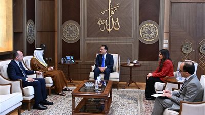 رئيس الوزراء يستقبل سفير دولة الإمارات العربية 