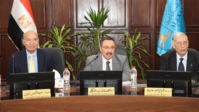 نائب رئيس جامعة الإسكندرية يشدد على تفعيل منظومة الإرشاد الأكاديمي والمكتبة الرقمية 