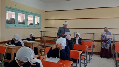 طلاب النقل الثانوي الأزهري يؤدون امتحان نصف العام بجنوب سيناء في الحديث وعلم النفس والهندسة والبلاغة