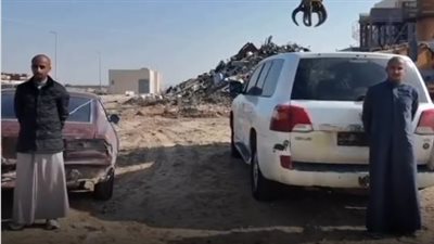 فرم سيارتين تورط قائداهما في دهس عسكري خلال تأدية واجبه بالكويت| صور 