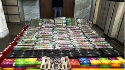 بحوزته 29 ألف قطعة.. ضبط مالك شركة لاتهامه بالإتجار في الألعاب النارية والأسلحة البيضاء بالإسكندرية