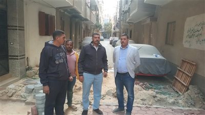 محافظ أسيوط يؤكد ضرورة متابعة مشروعات الخطة الاستثمارية.. ورئيس القوصية يتفقد أعمال تركيب بلاط الإنترلوك بالشوارع