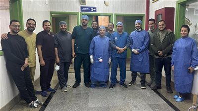 فريق طبي بمستشفيات سوهاج الجامعية ينجح في استئصال ورم سرطاني بالعين