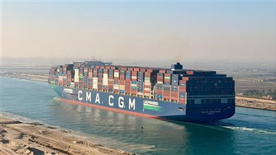 لأول مرة منذ عامين.. قناة السويس تشهد عبور إحدى أكبر سفن الحاويات في العالم