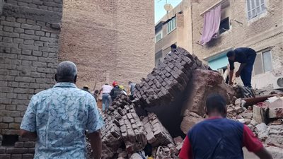 مصاب بكدمات باليد والقدم.. استخراج أول ضحايا عقار إمبابة المنهار