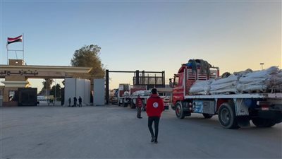 لمواجهة الشتاء القارس.. الهلال الأحمر المصري: أرسلنا 9.7 مليون قطعة ملابس شتوية و186 ألف خيمة إيواء إلى غزة
