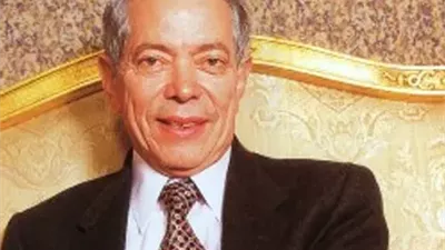 وثائق أسامة الباز تكشف محاولة مصر في التسعينات لعودة العلاقات مع إيران.. وقصة تعيين نائبين لمبارك