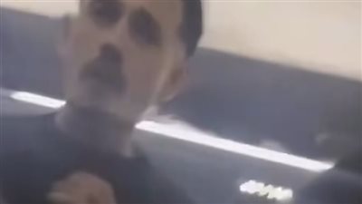 عشان تتعلم الأدب.. ركاب يهاجمون شابًا حاول مضايقة فتاة في القطار