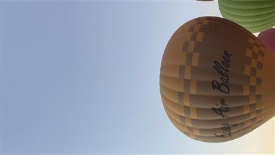 سماء الأقصر تتزين بـ 65 رحلة بالون طائر تقل 1350 سائحًا