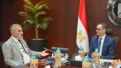 وزير الاستثمار يلتقي مسؤولي Bonny socks التركية لبحث إنشاء مصنع جديد بمصر في مجال المنسوجات