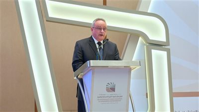 الدكتور احمد زايد 