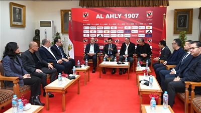 وزير الرياضة مع مجلس الأهلي    