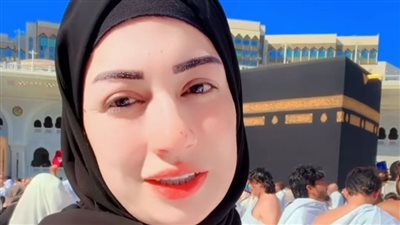 من أمام الكعبة.. عازفة الأورج مها عبد المؤمن تعلن اعتزالها العزف بالأفراح 