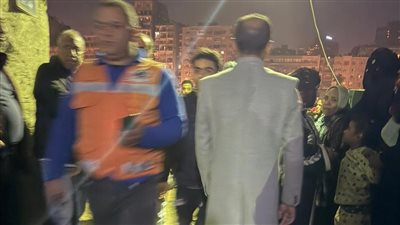 صراخ وبكاء بموقع عقار إمبابة المنهار مع استمرار البحث عن مفقودين