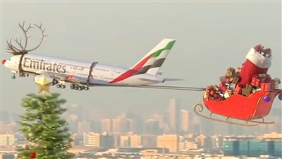 عربة بابا نويل في السماء | طيران الإمارات يتصدر الترند العالمي بسبب احتفالات رأس السنة.. ما القصة؟
