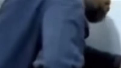 الأمن يفحص فيديو يظهر تعدي شخص على سيدة بدعوى العلاج في الدقهلية