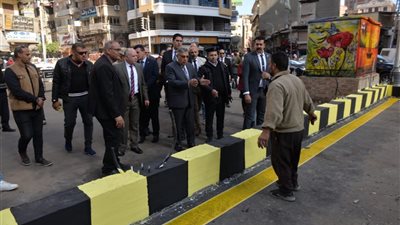 محافظ الدقهلية يوجه بسرعة الانتهاء من موقف سيارات عند تقاطع السكة الجديدة وحسين بك بالمنصورة