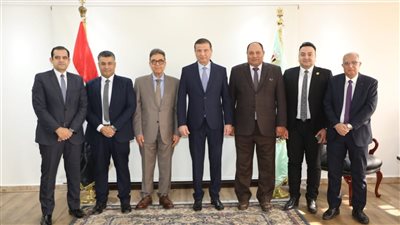 وزير الزراعة يبحث مع نقيب البيطريين سبل مكافحة ظاهرة كلاب الشوارع للحد من مخاطرها على المواطنين